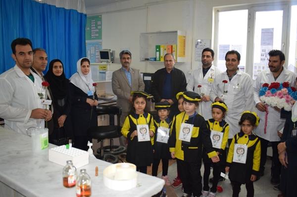 گرامیداشت روز پرستار با حضور ریاست شبکه بهداشت و درمان شهرستاندر بیمارستان امام خمینی(ره)